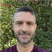 Soy un docente que adapta su método a cada alumno. Mi compromiso es total.